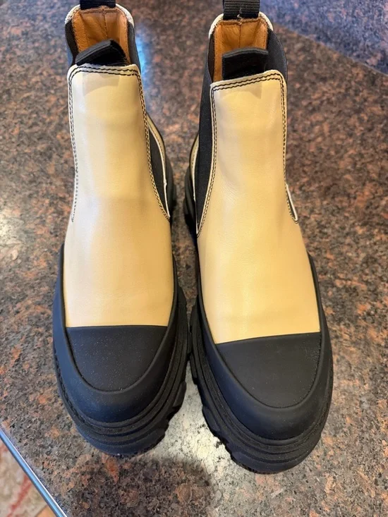 Ganni Two-Tone Black and Cream Chelsea Ankle Boots - Picture 2 of 5